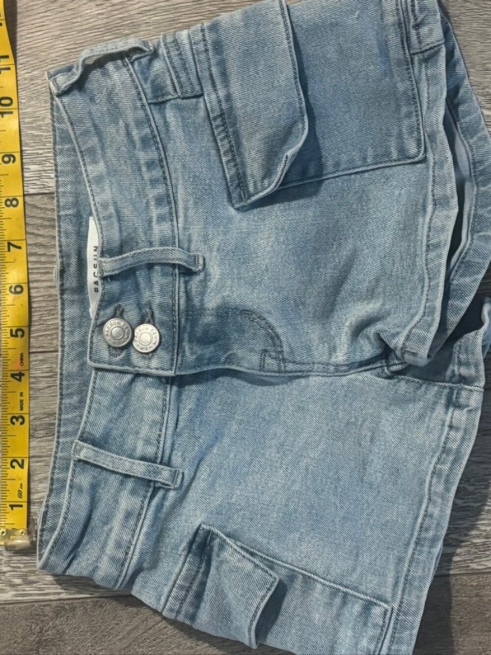 PacSun Low Rise Cargo Denim Shorts Size 22 Light Wash